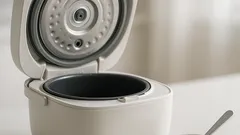 炊飯器のニオイ戻りを防ぐ掃除術、クエン酸とお手入れ機能で丸ごとリセット