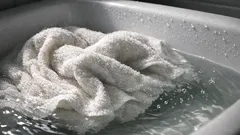 タオルの黒ずみと生乾き臭を一気にリセットするつけ置き洗いのコツ