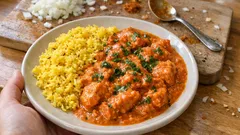 ヨーグルトなしで濃厚に。生クリームとバターで作るバターチキンカレー（お店みたいなコク）