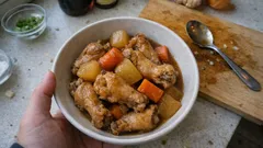 加圧5分で骨からほろっ。圧力鍋で作る手羽元と大根・にんじんの照り煮