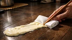 床に落ちたソース汚れを広げない拭き方 キッチンペーパーと箸1本でラクに回収