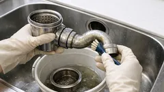 キッチンの排水トラップ掃除で流れ改善 詰まりとにおいを防ぐ11の手順