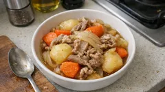 いつもの肉じゃががちょっと新鮮に。コンソメで作るやさしい洋風アレンジ